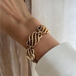 Vintage Crown Trifari Gold Swirl Bracelet